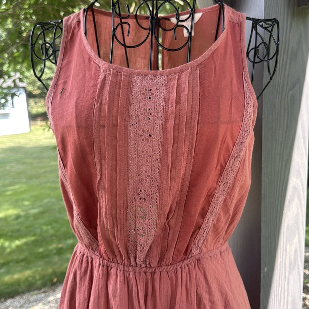 Sun and shadow sleeveless cut out back dress - Picture 2 of 3